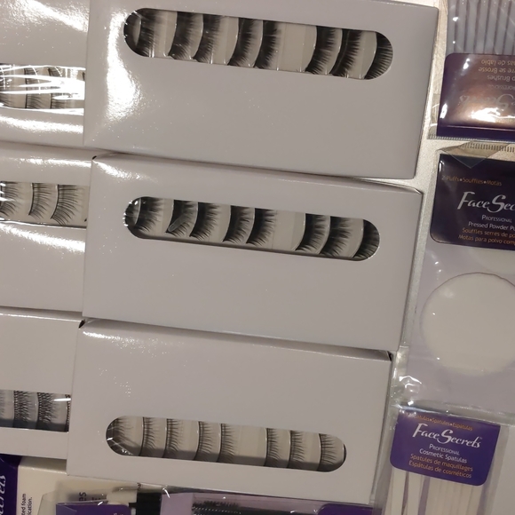Makeup Artist Pack Lashes Brushes Sponges more - Picture 2 of 5